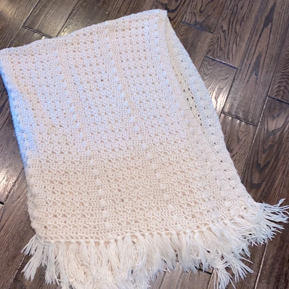 Gorgeous vintage ivory color throw blanket with fringe